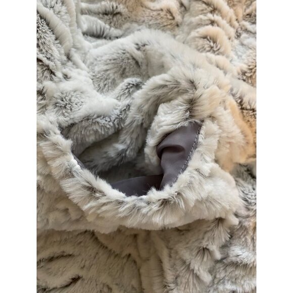 Jolt Womens Faux Fur Vest L Gray & White Asymmetric Hem Hippie Outdoor NEW NWT - Picture 13 of 15